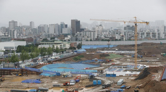 서울 강동구 일대 재건축 건설현장. <연합뉴스>